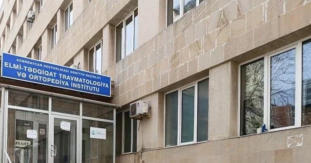 В НИИ травматологии и ортопедии объяснили причины образовавшихся очередей и задержек