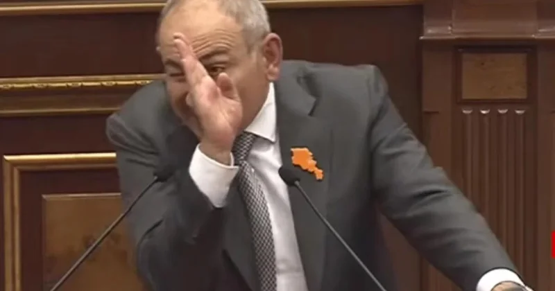 Paşinyanın hərəkətləri müzakirəyə səbəb oldu (Video)