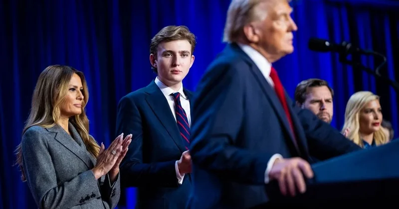 Трамп обвинил ФБР в слежке за его женой и сыном