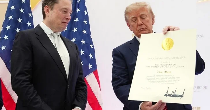 Трамп наградил Маска за вклад в технологические достижения США
