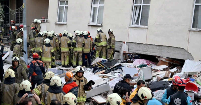 İstanbulda çökən binadan 10 nəfər xilas edilib, 2 nəfər ölüb Yenilənib