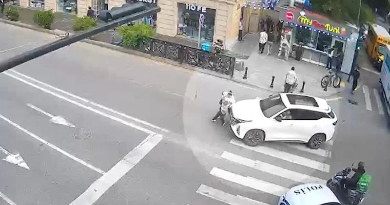 Qadın sürücü avtomobili ilə ana və övladının üstündən keçdi Video