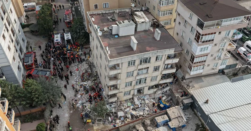 XƏBƏRDARLIQ: İstanbulda 1238 bina hər an uça bilər FOTO