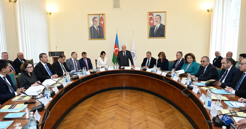 Dövlət İdarəçilik Akademiyasında yeni dərslik təqdim edilib: “Davamlı inkişaf siyasəti”