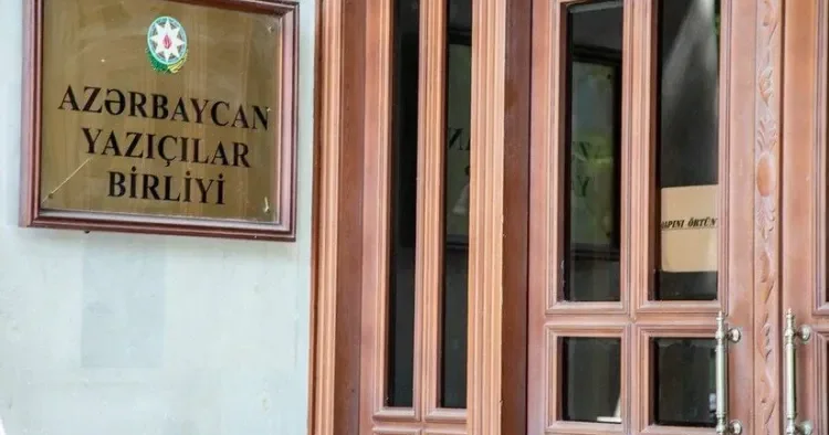 Yazıçılar Birliyindən üzvlərə XƏBƏRDARLIQ: Borcunu ödəməyənlər AYB dən QOVULACAQ!