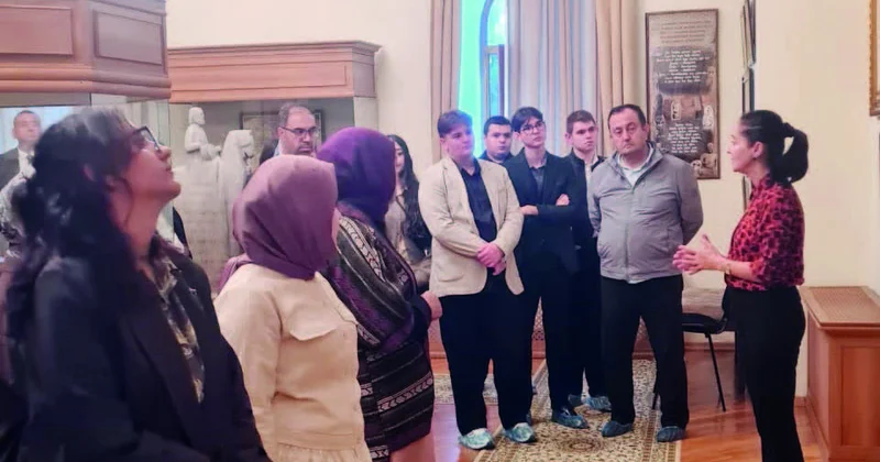Türkiyənin təhsil heyəti Ədəbiyyat Muzeyində