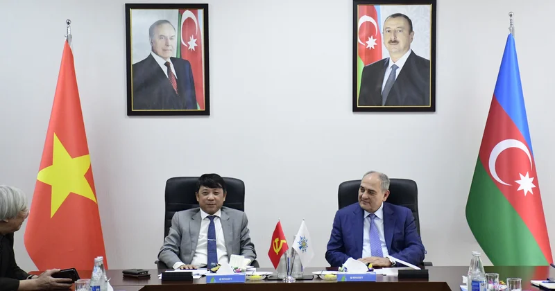 YAP Mərkəzi Aparatında Vyetnam nümayəndə heyəti ilə görüş keçirilib FOTOLAR