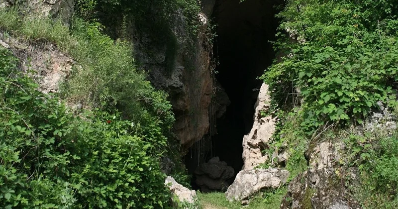 Beynəlxalq səyahətçilər Azıx mağarasına getdilər