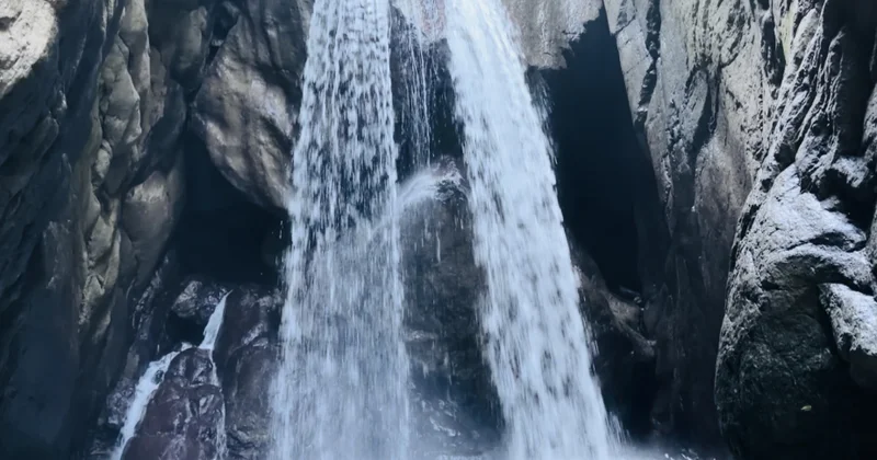 Bu dəfə yol Lerik dağlarındakı Tokiəxıl şəlaləsinə aparır