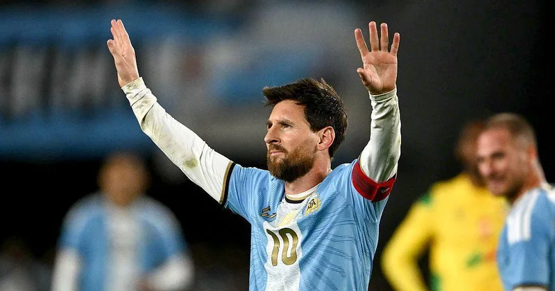 Futbol tarixinin ən yaxşı 11 liyi: Messiyə yer verilmədi