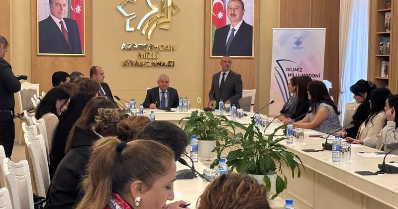 Sabir Rüstəmxanlı Milli Kitabxanada “Dilimiz milli mədəni kimliyimizin təməlidir” mövzusunda məruzə edib