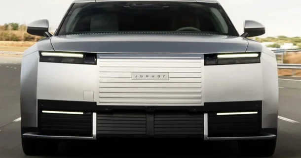 Jaguar 1000 At Güclü 01 tipli elektrik Sedanını təqdim edir
