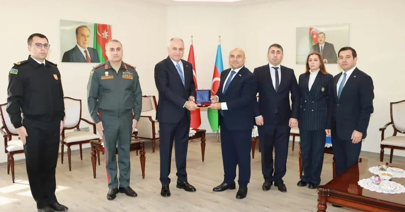 Türkiyəli generala Azərbaycanın hərbi əməkdaşlıq medalı təqdim olunub