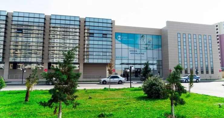 Abşeronda QANLI İNSİDENT: baş həkimin müavini bıçaqlandı
