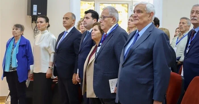 ADU da mühüm simpozium keçirildi