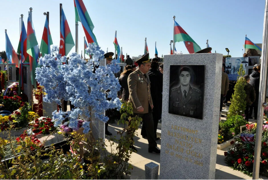 FHN əməkdaşları II Şəhidlər xiyabanını ziyarət etdi FOTO