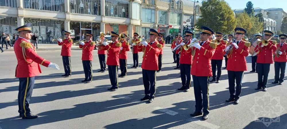 Gəncədə Zəfər Günü münasibətilə hərbi qulluqçuların təntənəli yürüşü keçirilir