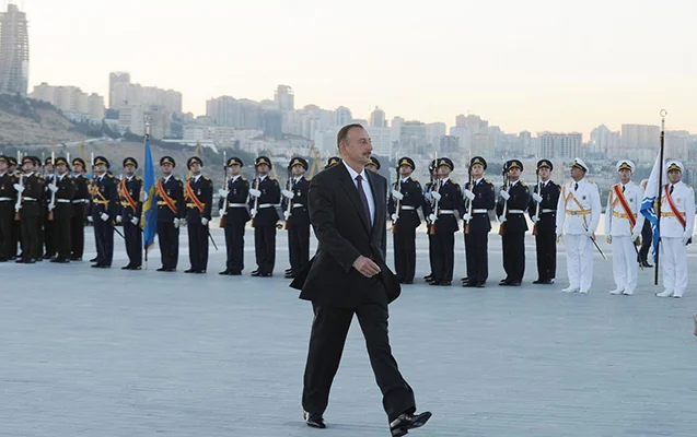 Prezident İlham Əliyev Bakıda Dövlət Bayrağı Meydanında oldu, Azərbaycanın üçrəngli Bayrağını ucaltdı KONKRET