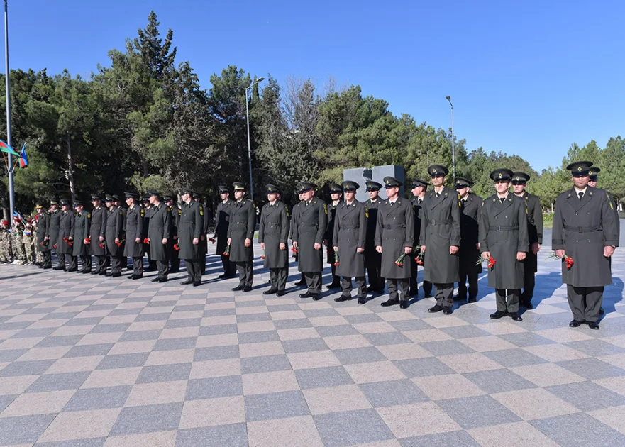 Sumqayıtlılar Zəfər Günündə şəhidlərin xatirəsini anıblar