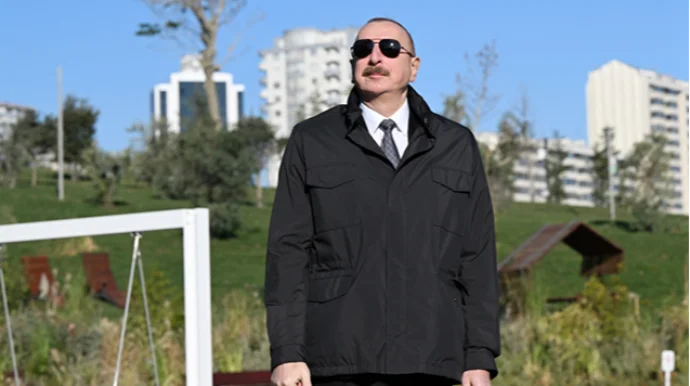 Prezident xanımı və oğlu ilə Zəfər parkının açılışında