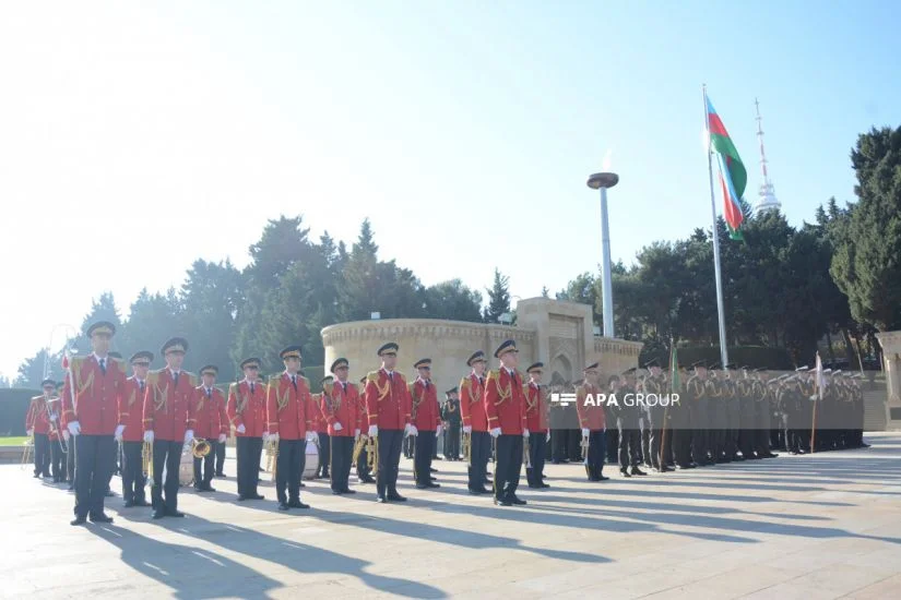 Bakıda Zəfər Günü münasibətilə yürüş keçirilir FOTO