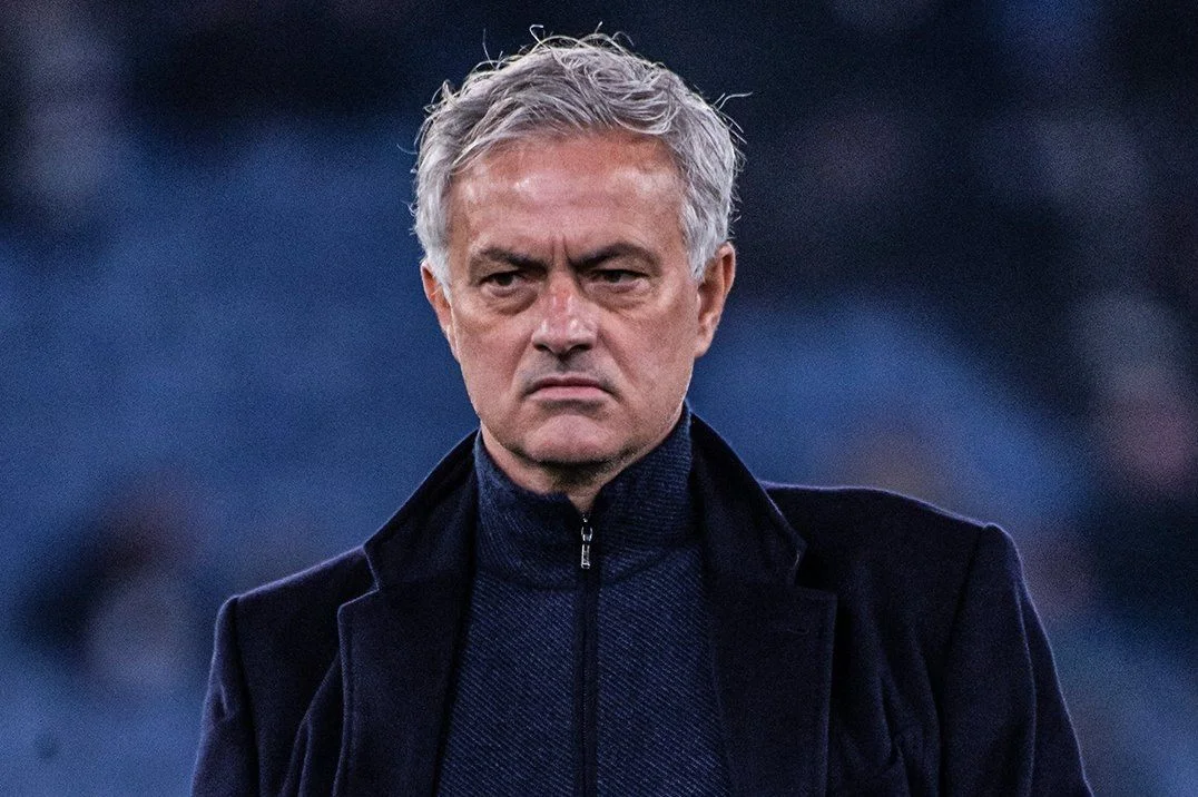 Mourinyo bu klubun baş məşqçisi olmaq istəyir