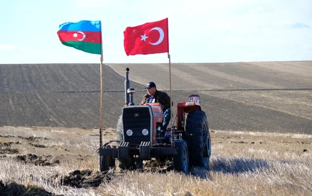 Türkiyəli fermerdən Azərbaycana özünəməxsus təbrik VİDEO