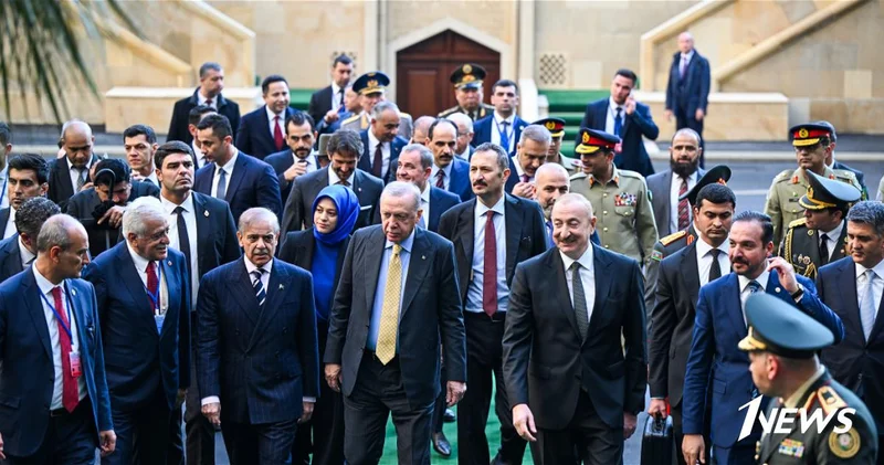 За военным парадом в Баку наблюдали высокопоставленные военные чиновники ряда стран