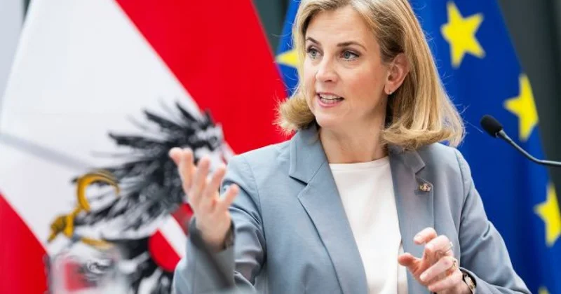 Avstriya XİN başçısı: Ukraynada sülh güclü təhlükəsizlik zəmanətləri ilə təmin edilməlidir