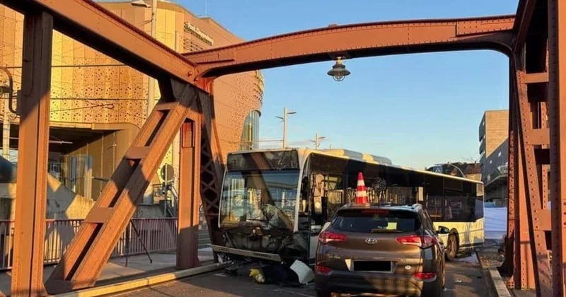 Almaniyada avtobus piyadaları vurdu: 1 ölü, 10 yaralı