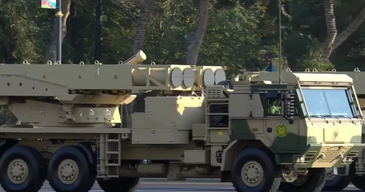 Азербайджан представил новый высокоточный ракетный комплекс Predator Hawk на параде в Баку