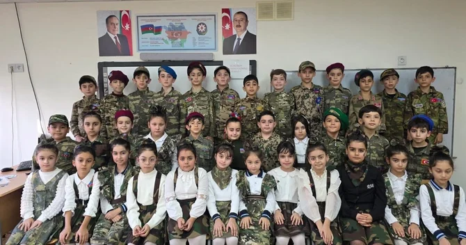 Xırdalanda məktəb liseydə Zəfər günü ilə bağlı tədbir