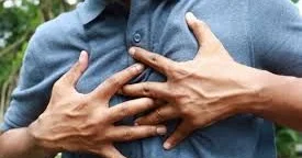 Xurma çəyirdəyi nəfəs borusuna düşən gənc öldü