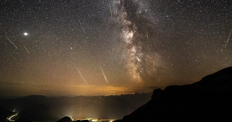 В небе над Баку ожидается яркий метеорный поток ФОТО
