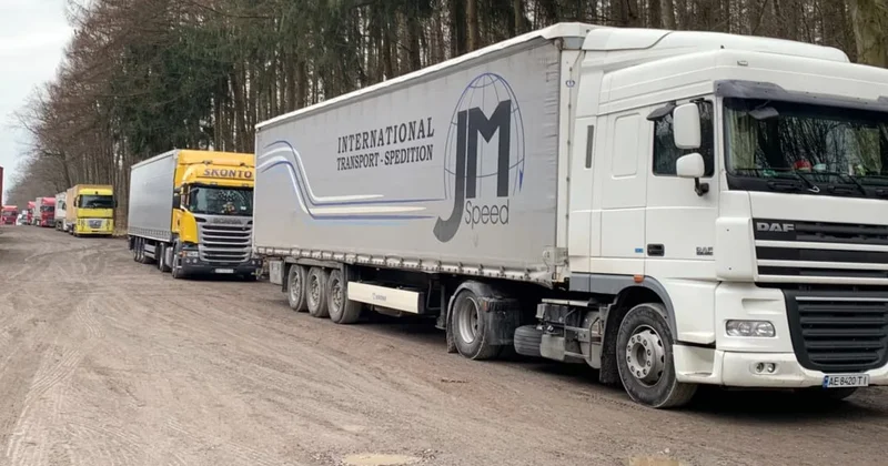 Litva Belarusda yük maşınlarının dayanması səbəbindən yaranan zərərlərə görə kompensasiya TƏLƏB EDİR