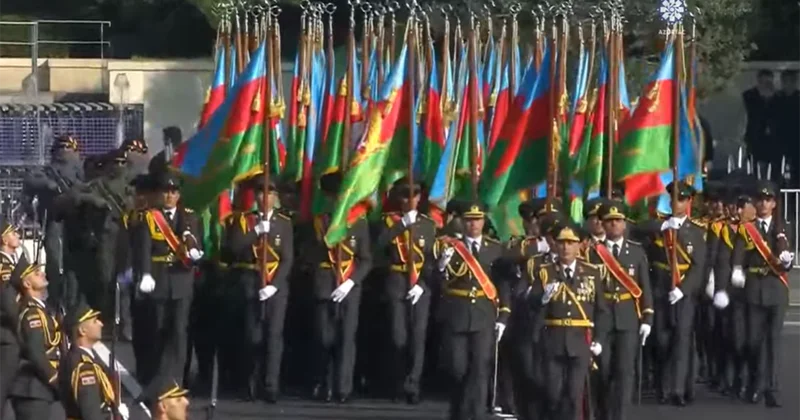 Ordumuzun təntənəli keçidi başladı Canlı