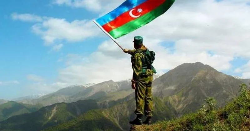 Azərbaycan bayrağı 107 yaşında!