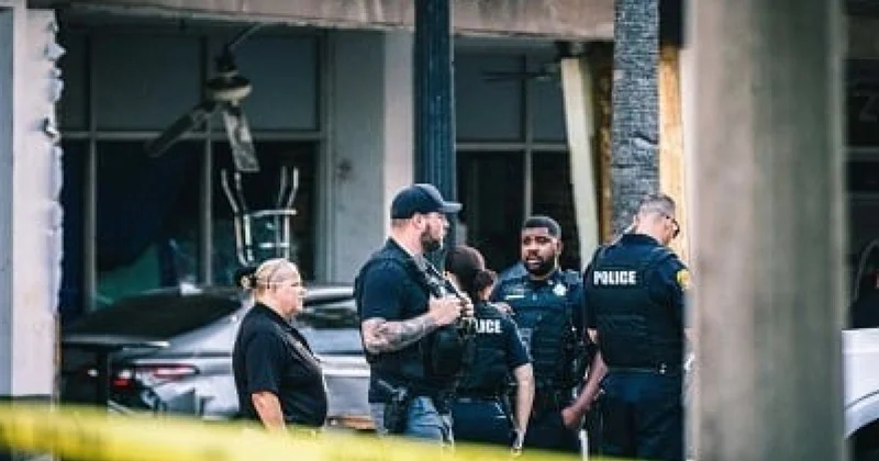 Во Флориде уличный гонщик въехал в толпу людей