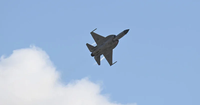 В небе Баку современные истребители JF 17 и Su 25ML Лачин