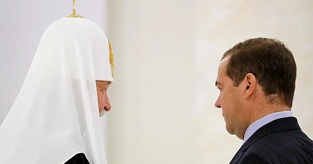 Patriarx Kirill Medvedevə Dmitri Donskoy ordenini təqdim etdi...