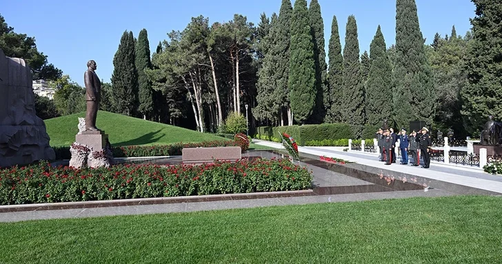 Руководство Министерства обороны почтило память общенационального лидера и шехидов