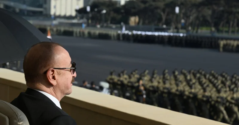 Hərbi paraddan maraqlı FOTOLAR