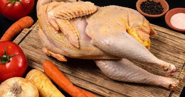 Названа самая полезная часть курицы