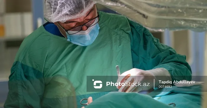 Bakıda gənc qız burun əməliyyatı zamanı kliniki ölüm keçirib Altı aydır yataq xəstəsidir