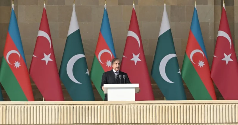 Şahbaz Şərif: Bakıda JF 17 qırıcılarının səsinə qərq olan səmanı seyr etmək qürurlu görüntüdür