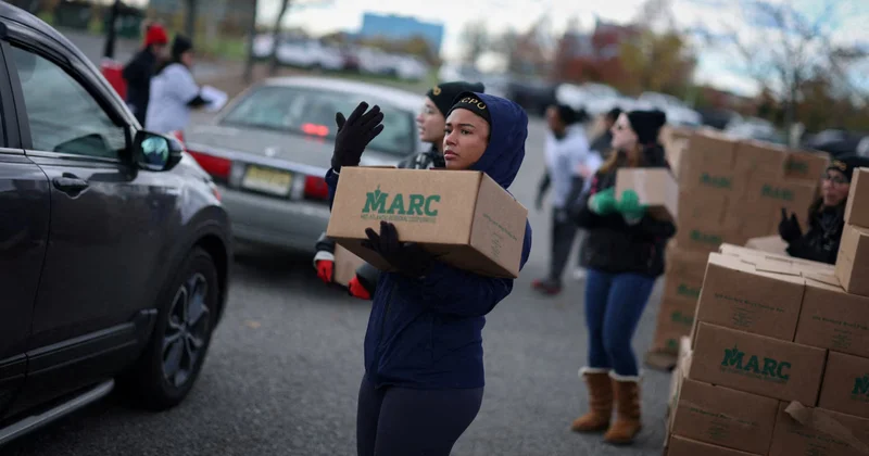 Госслужащие в США остались без средств к существованию объектив