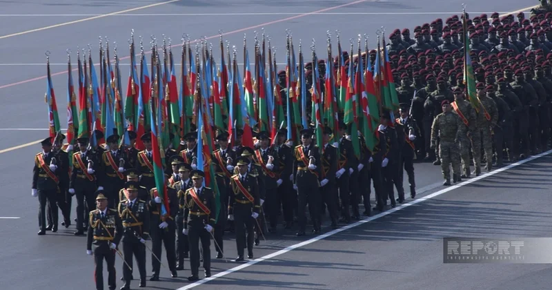 Bakıda hərbi paradda hərbçilərin və texnikanın keçidi başlayıb YENİLƏNİB 3