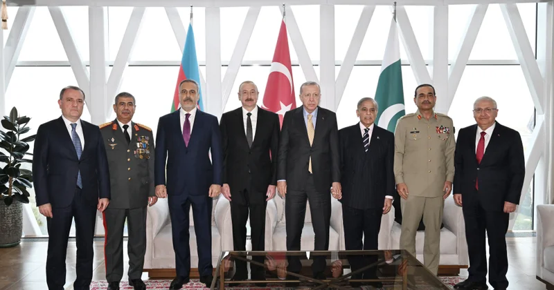 Liderlərin üçtərəfli görüşü oldu FOTO