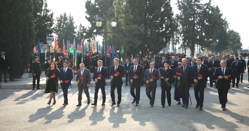 Gəncədə Şəhidlər xiyabanı ziyarət olunub FOTOLAR