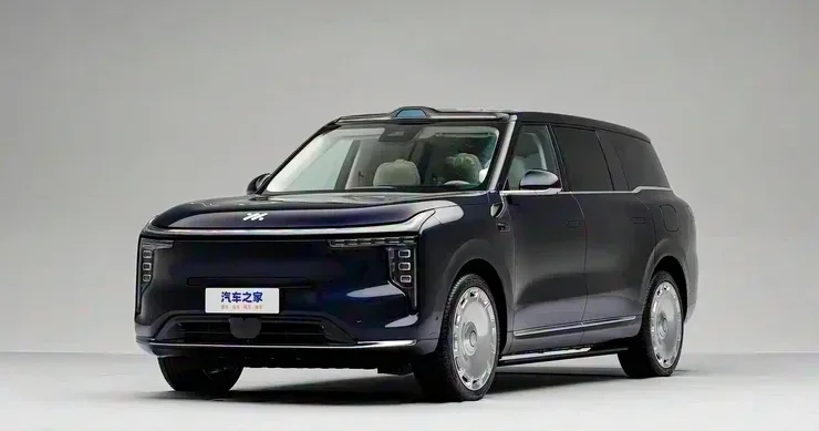 Китайский кроссовер удивил комфортом с душем, холодильником и автономным вождением ФОТО